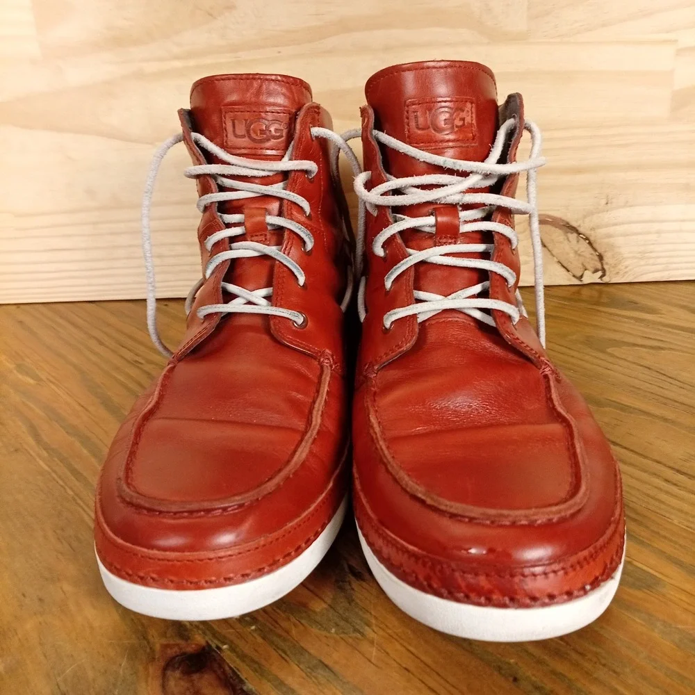 UGG Reefton Red Leather High Top Sneaker Mens 11 Moc Toe Vibram 1004085